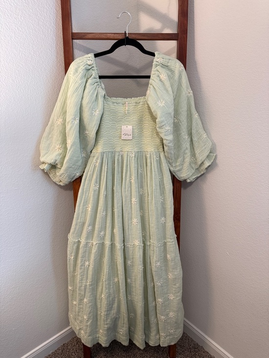 Free People Dresses & Skirts - Free People Dahlia Mint Green Puff-Sleeve Smocked Midi Dress Size Small NWT